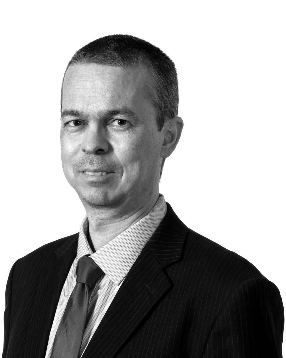 Portrait of Dr Simon Watt
